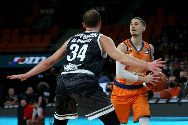 首盘他以4 首盘他以4