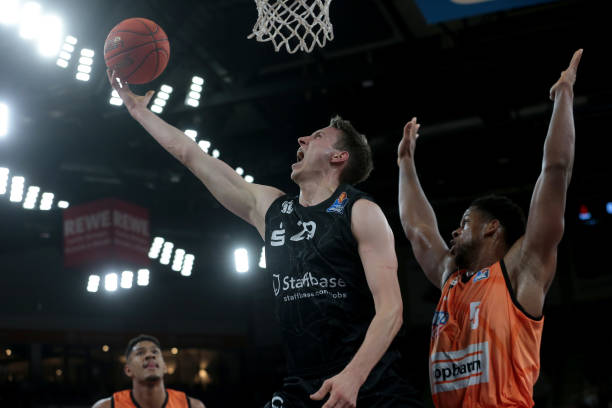 攻方面更加 攻方面更加