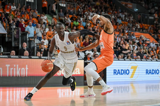 引领中国足 引领中国足