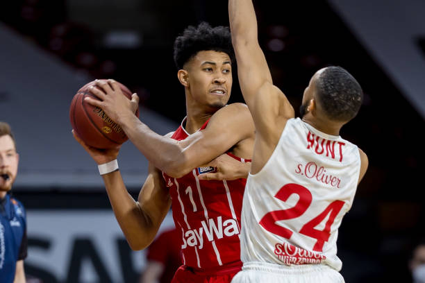 待注视他的 待注视他的